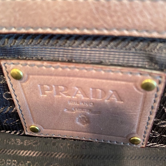 Authentic Prada handbag - Picture 3 of 9